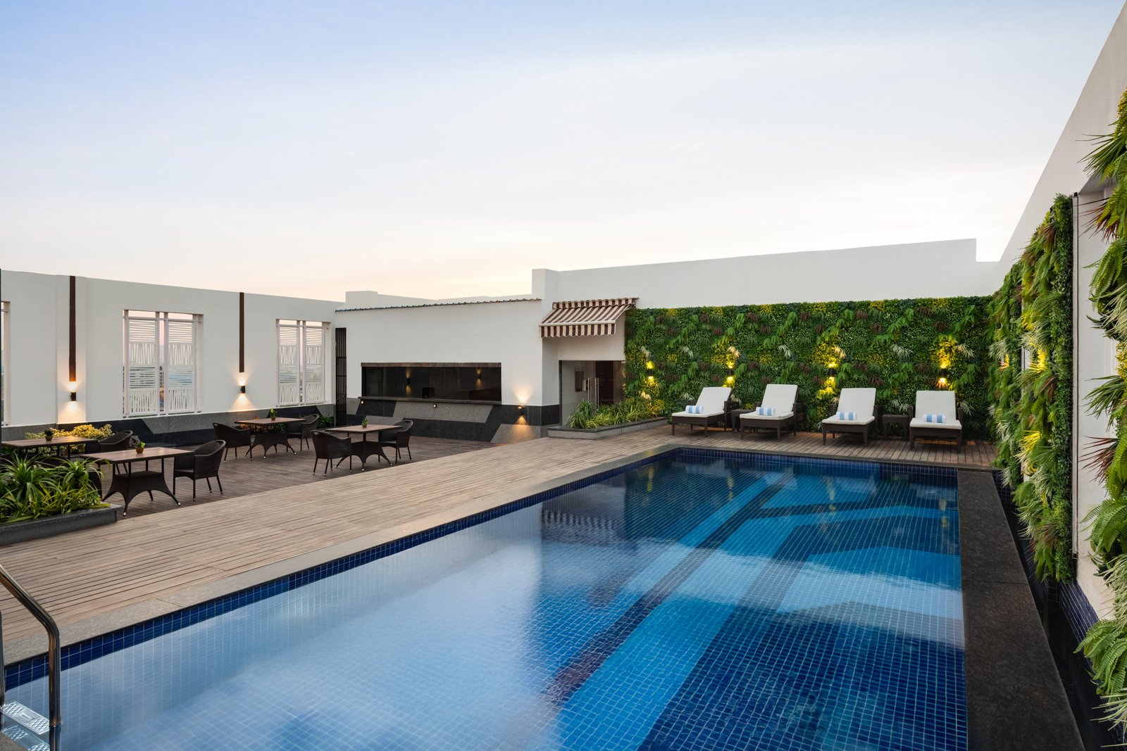 Ramada Pool